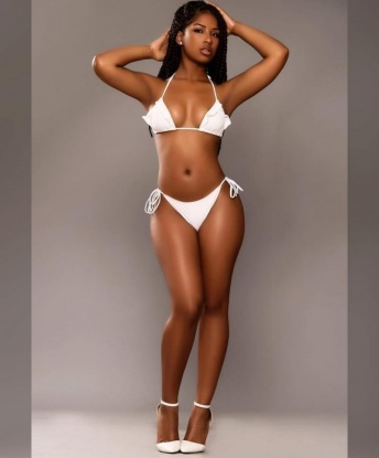 Аурелия, 24 года, 2 размер груди